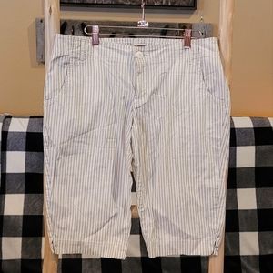 Womens Mossimo long shorts cream with pinstripes size 11